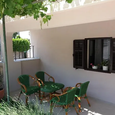 House Mergi 2 Pomer
