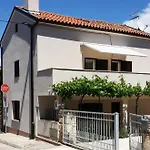 Dom wakacyjny House Mergi 2